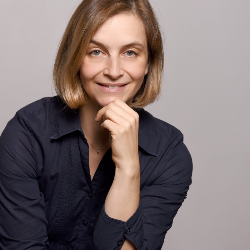 Dr. Caroline Szostak